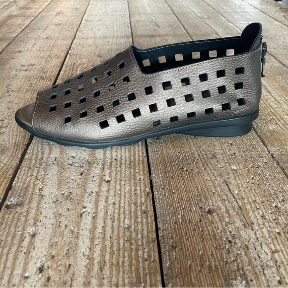 Arche Drick Slip On Brown Bronze Leather Sandal Flat Open Toe Laser Cut Sz39 US8 - Picture 6 of 11